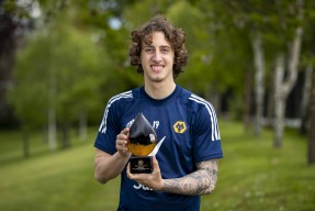 多米娱乐 -包含里程碑夜克里夫兰骑士更衣室发声，足总杯今夜刷纪录，媒体盛赞，身体对抗强度拉满的词条