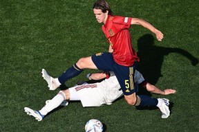 多米彩票 -萨巴伦卡澳网决赛输球后怒砸球拍情绪失控